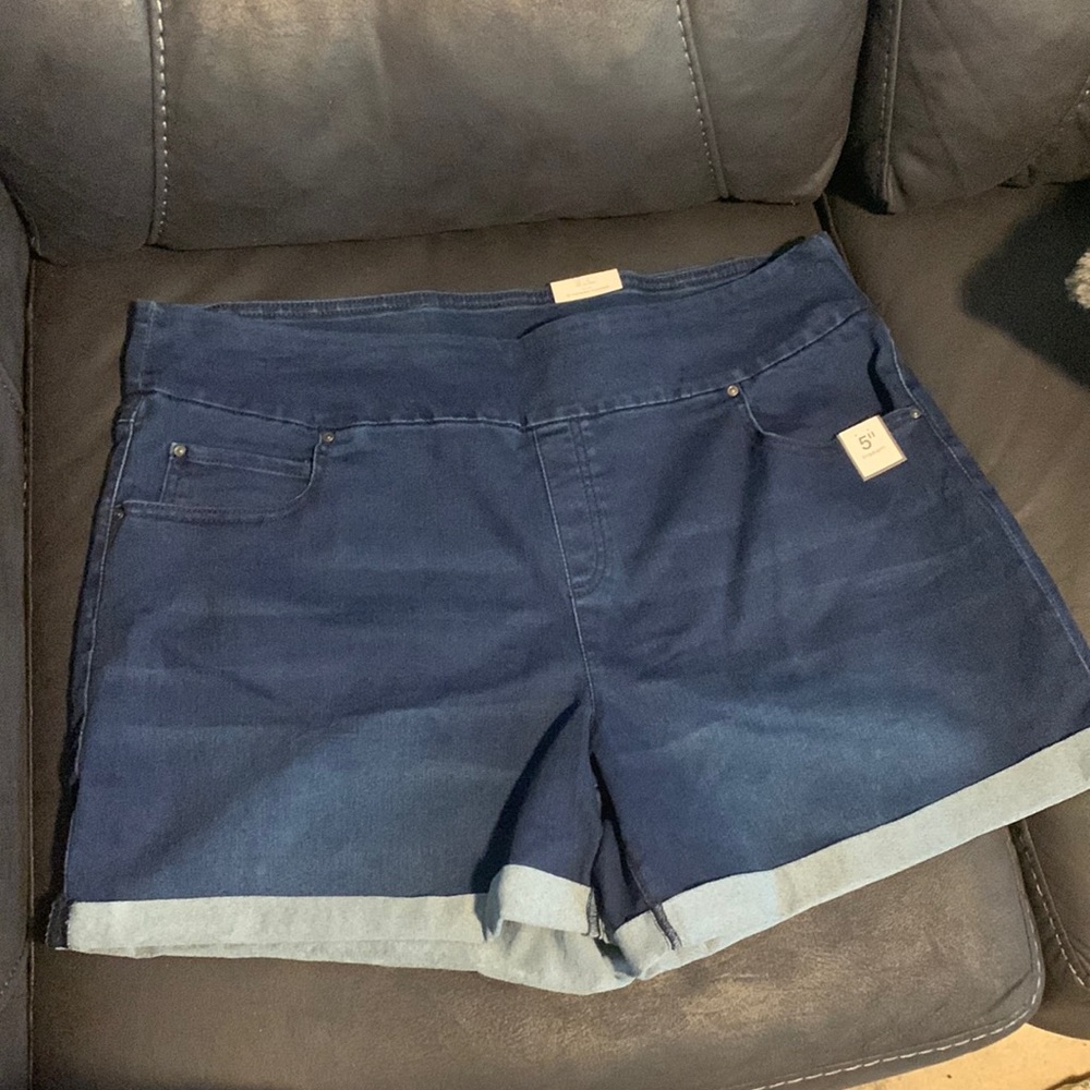 Time and tru stretch shorts